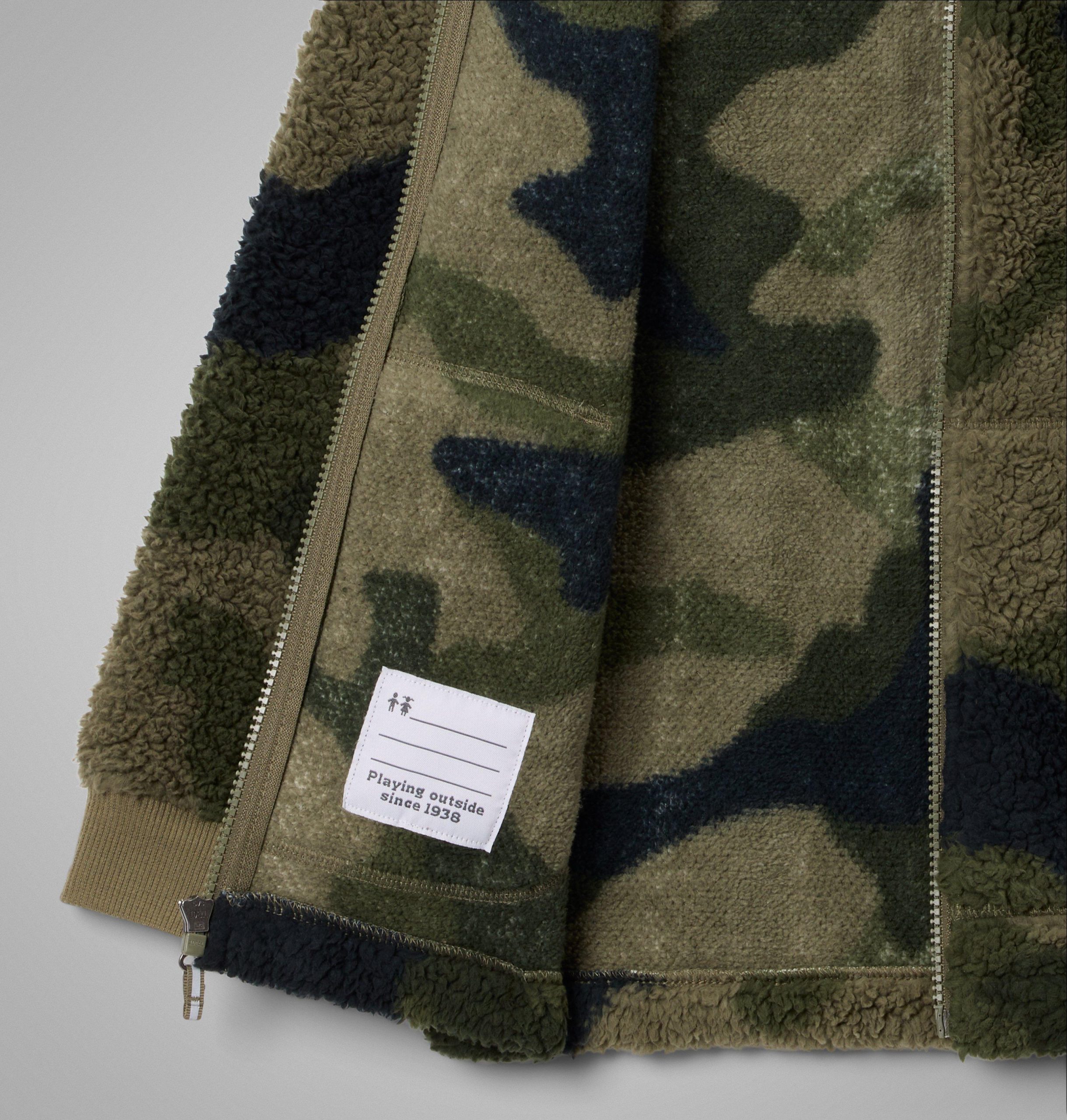 guttejakke med rugged ridge ii-trykk og sherpa-glidelås