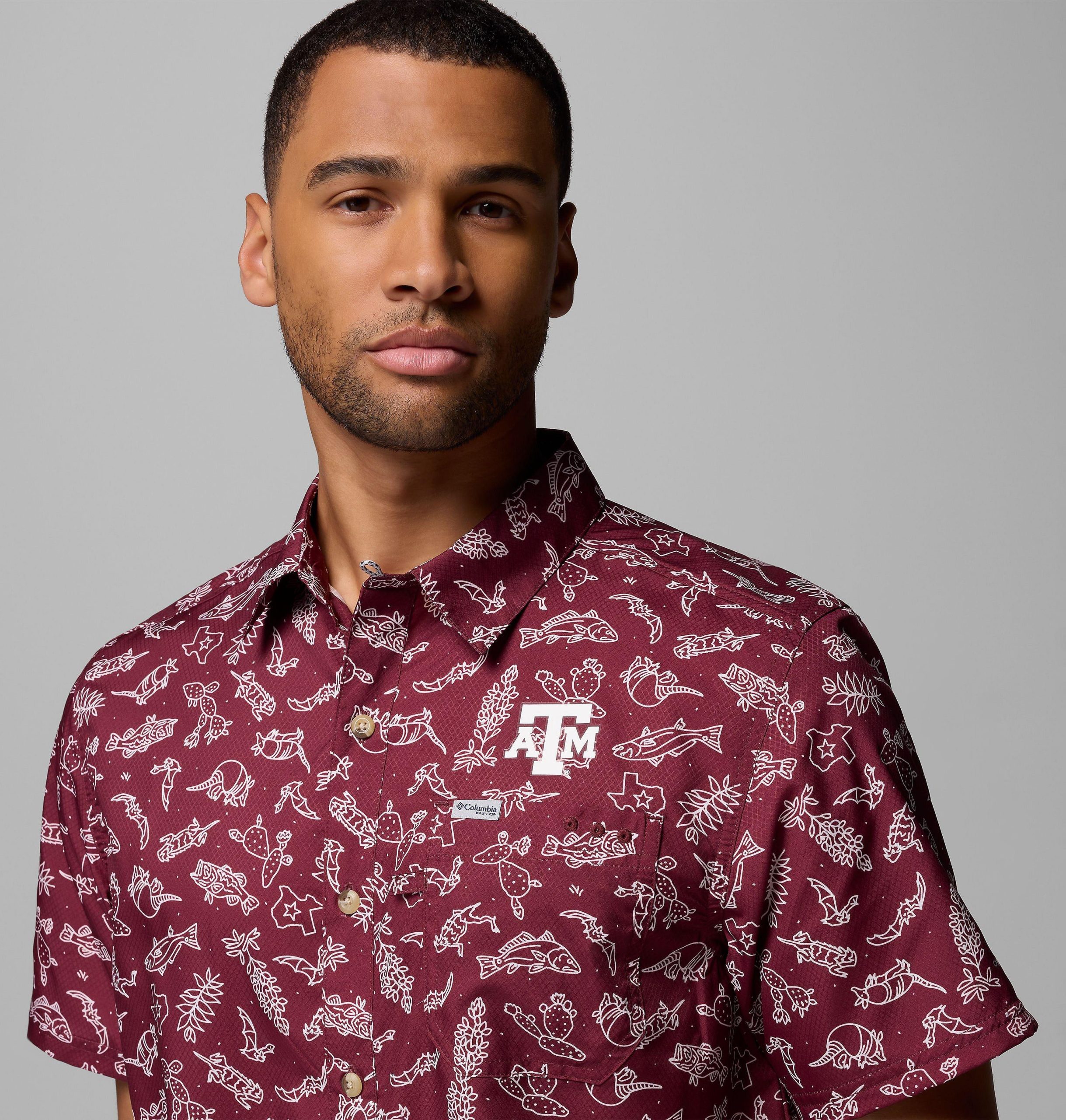 herre collegiate pfg super slack tide-skjorte – texas am