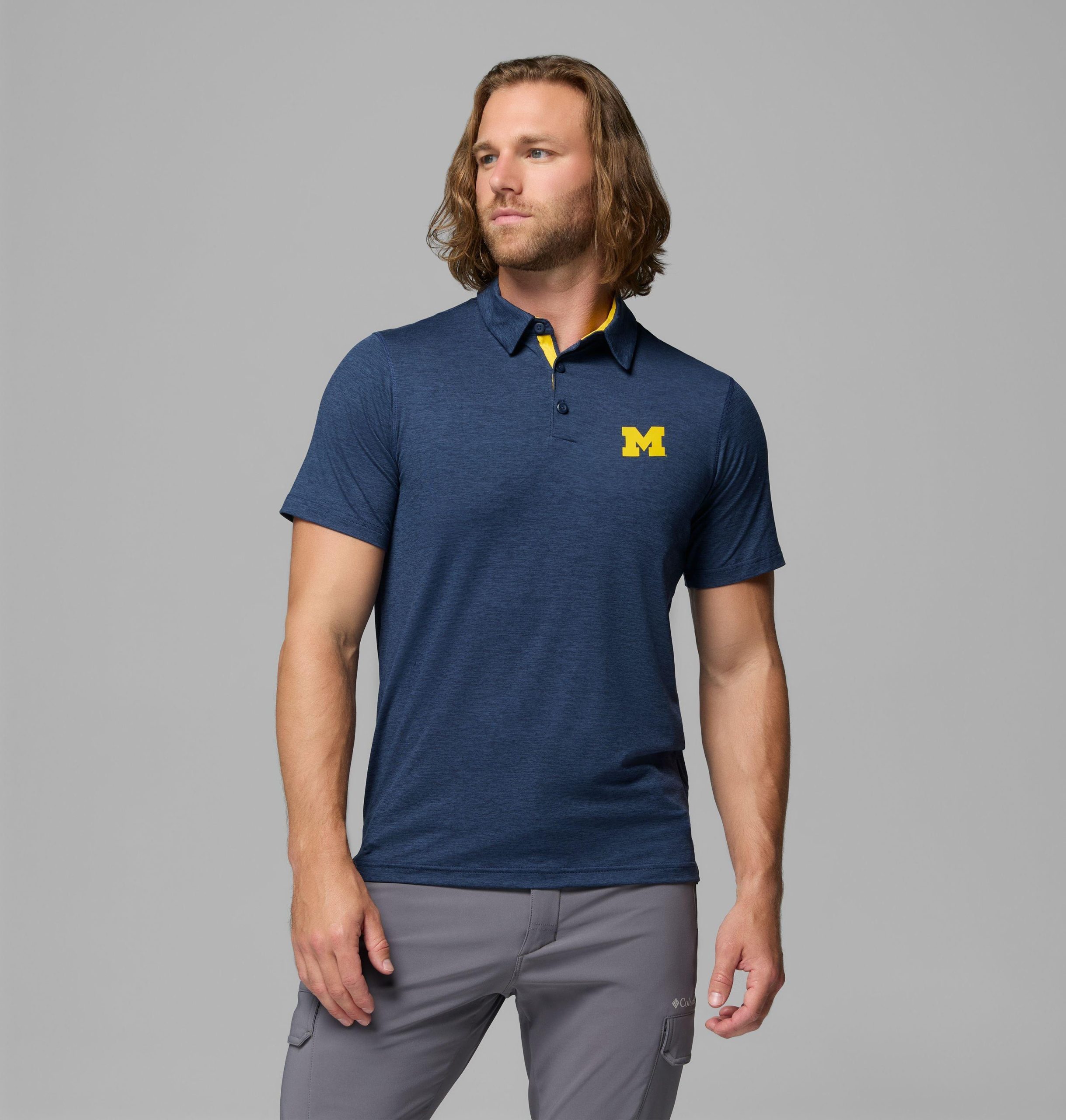 herre collegiate tech trail polo – michigan