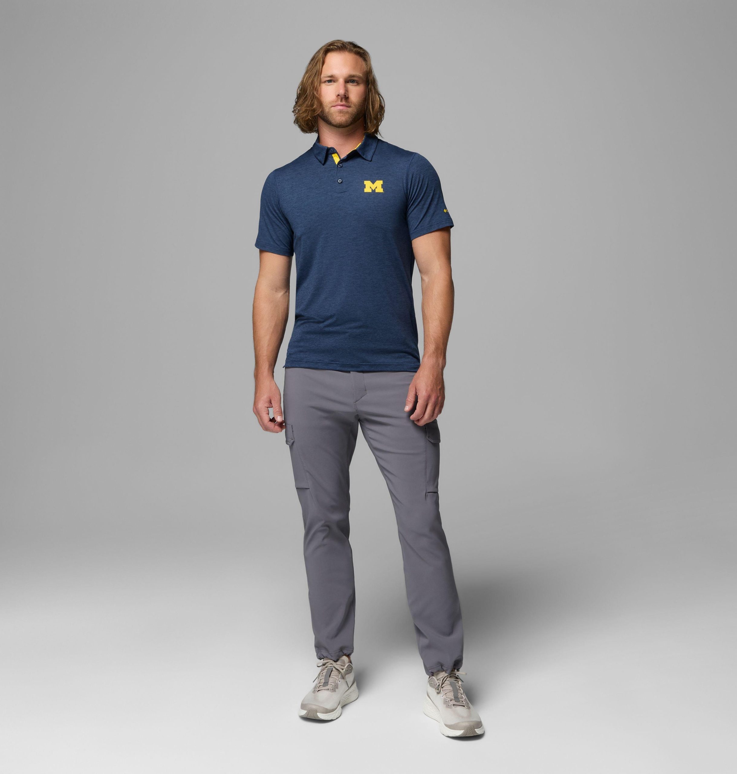 herre collegiate tech trail polo – michigan