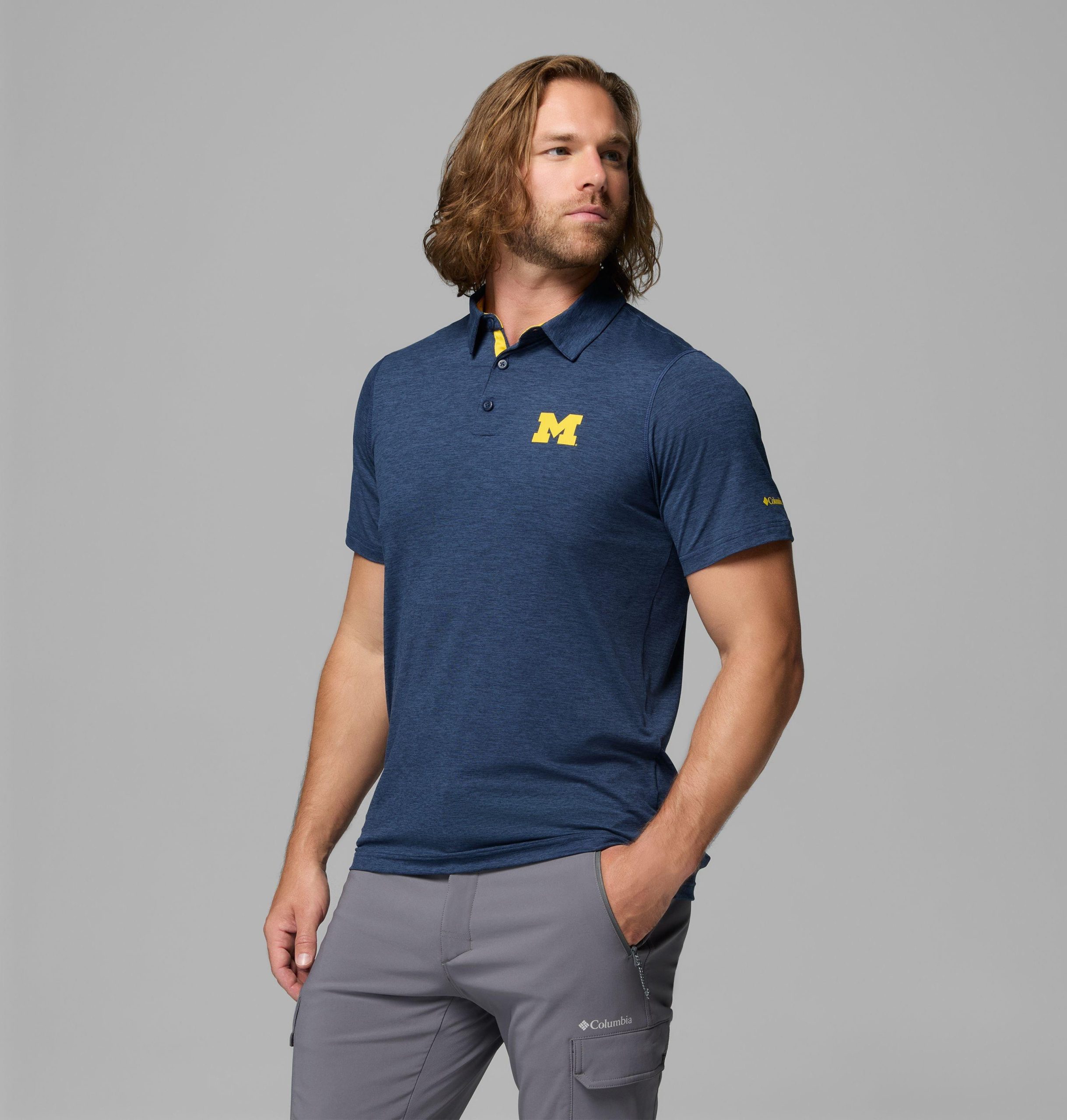 herre collegiate tech trail polo – michigan