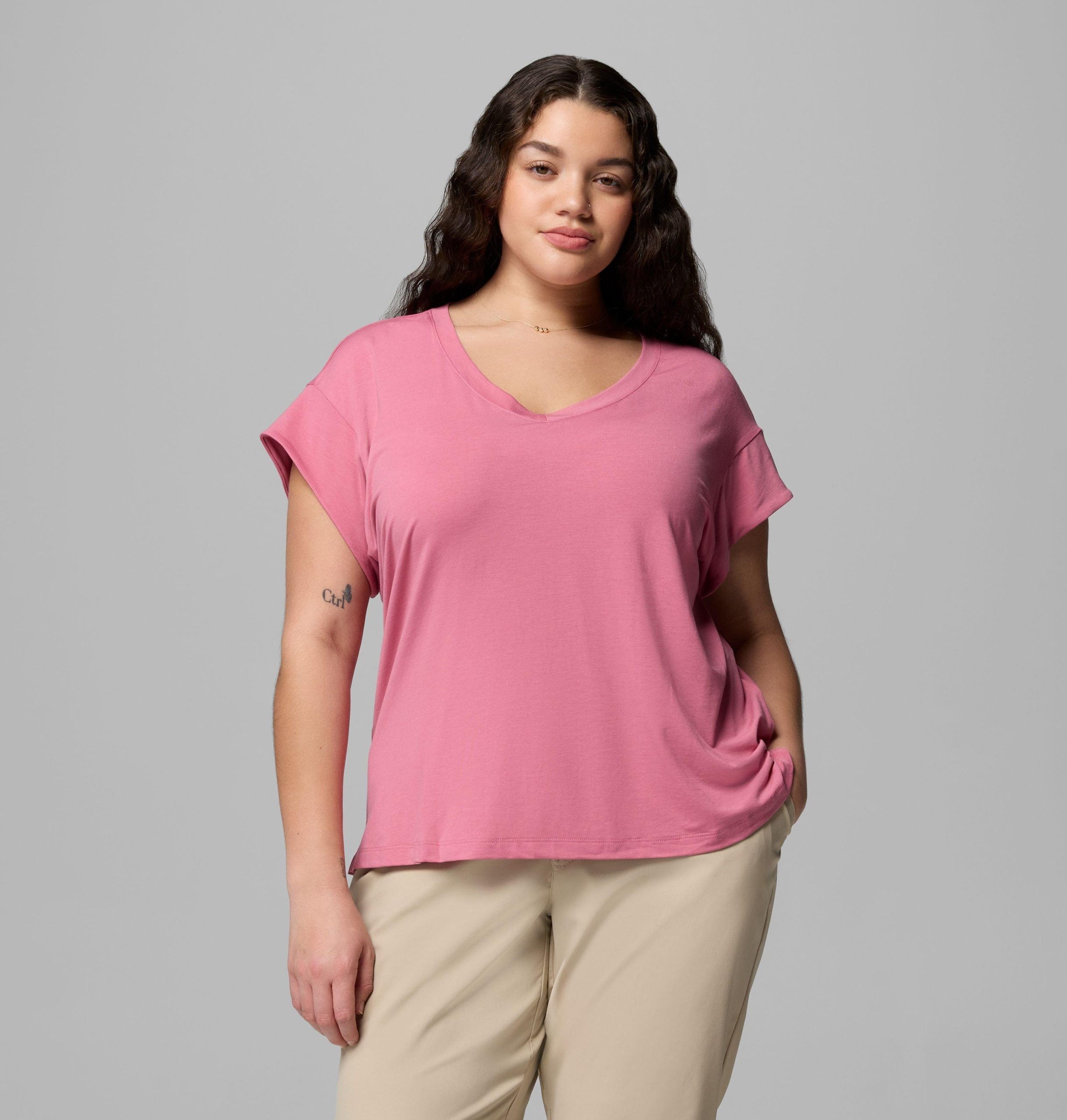 dame daniela falls v-hals kortermet t-skjorte – plus size
