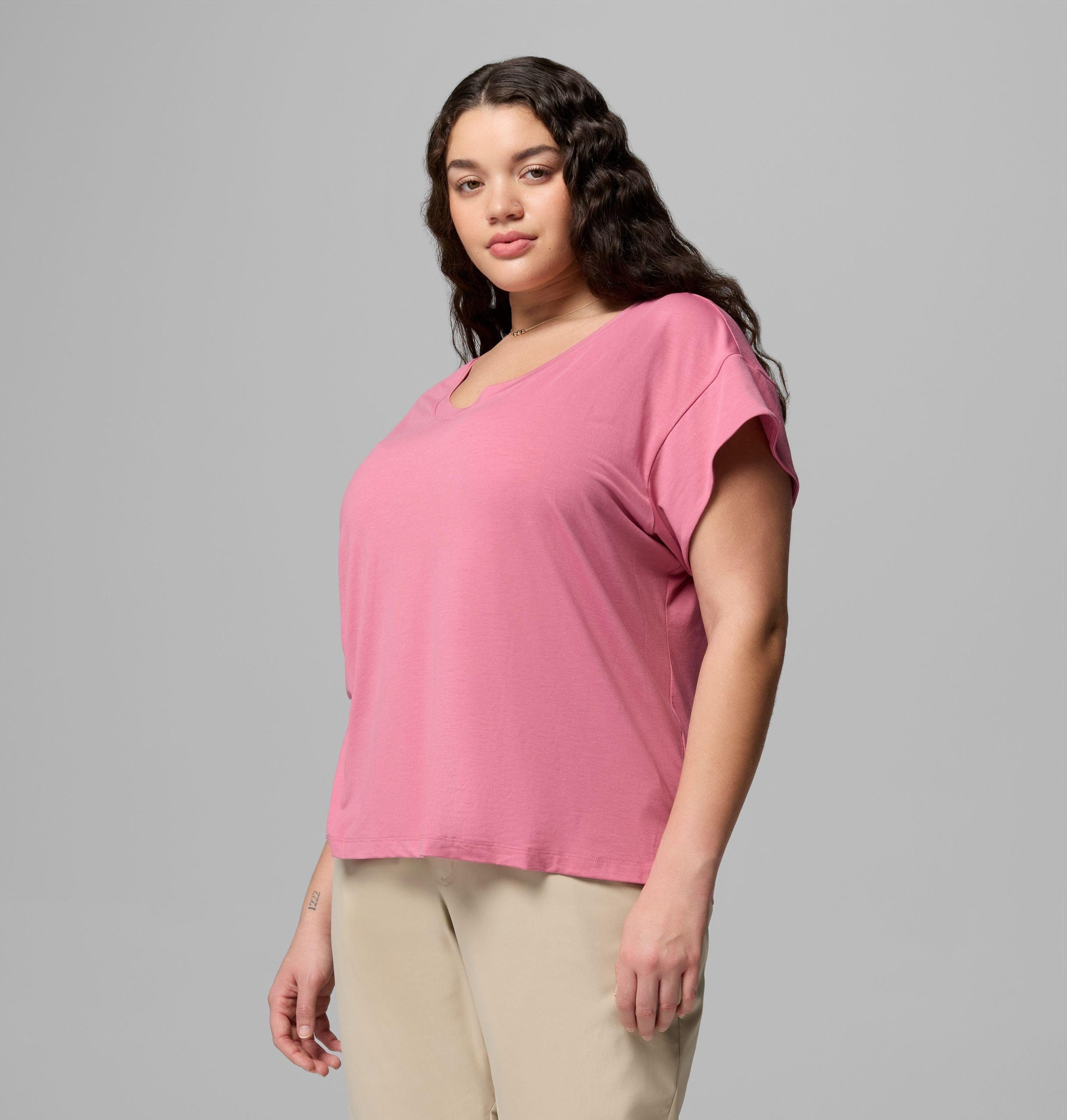 dame daniela falls v-hals kortermet t-skjorte – plus size
