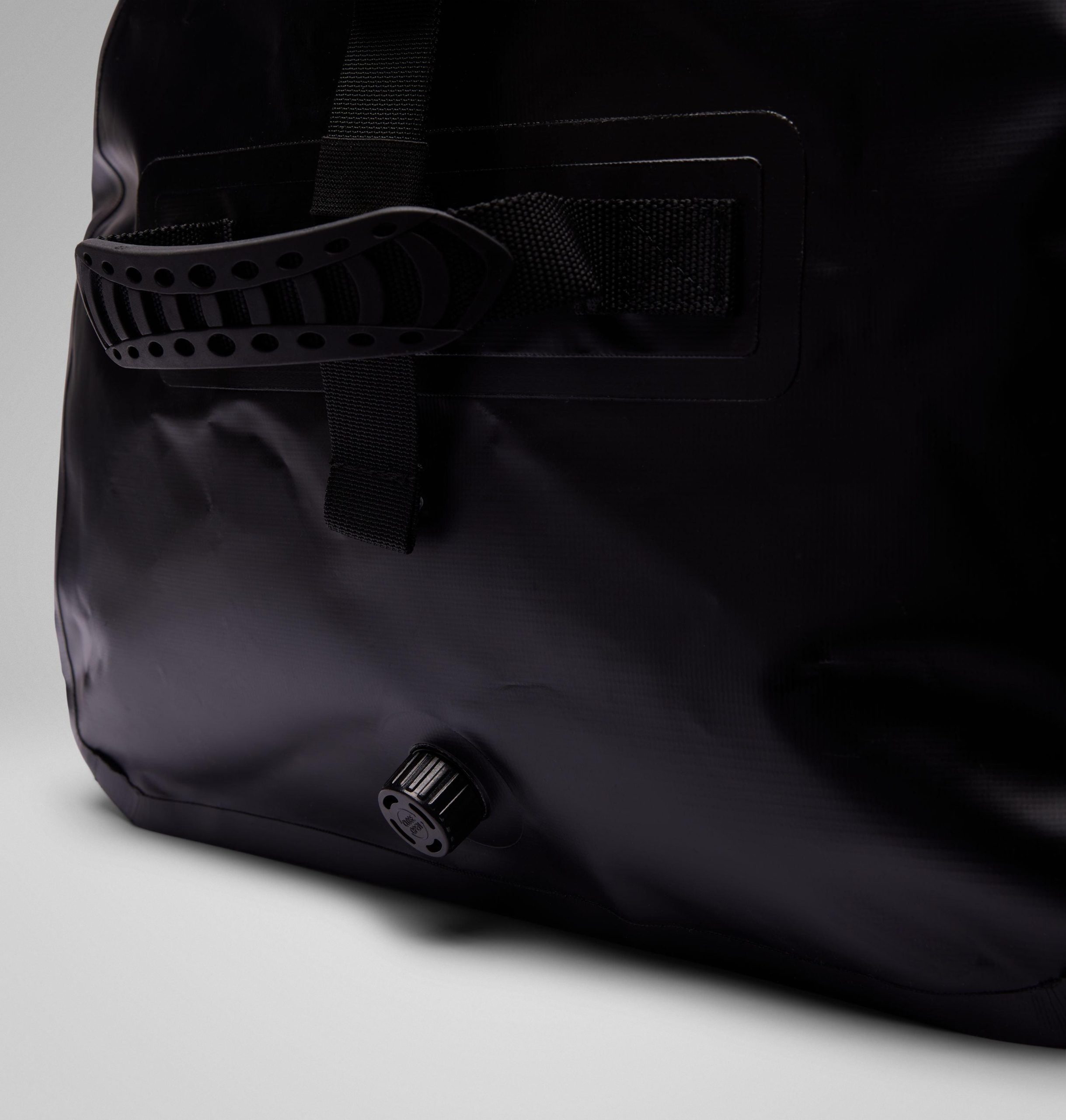 pfg snug corner 80l duffelbag