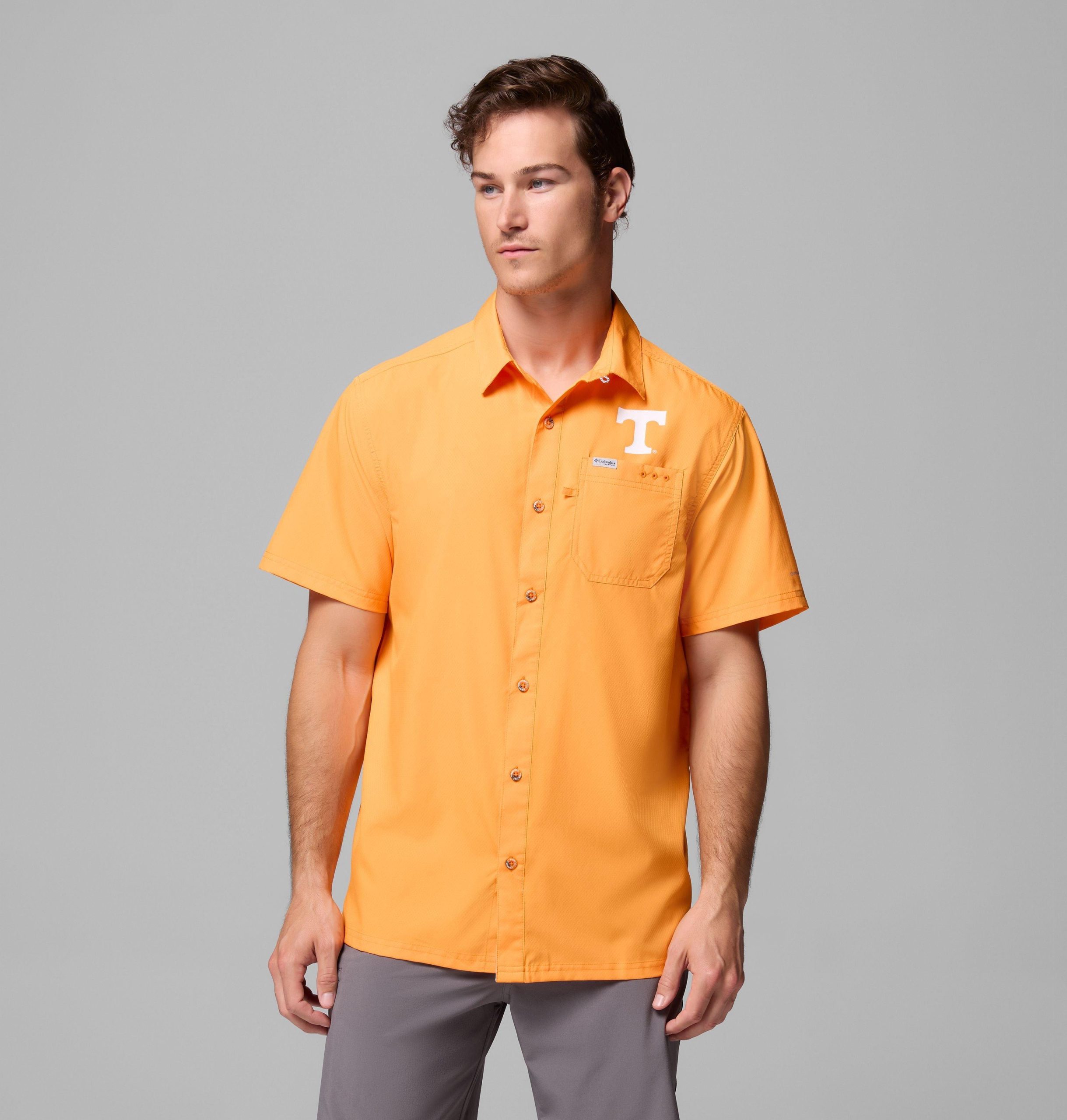 herre collegiate pfg slack tide camp-skjorte – tennessee