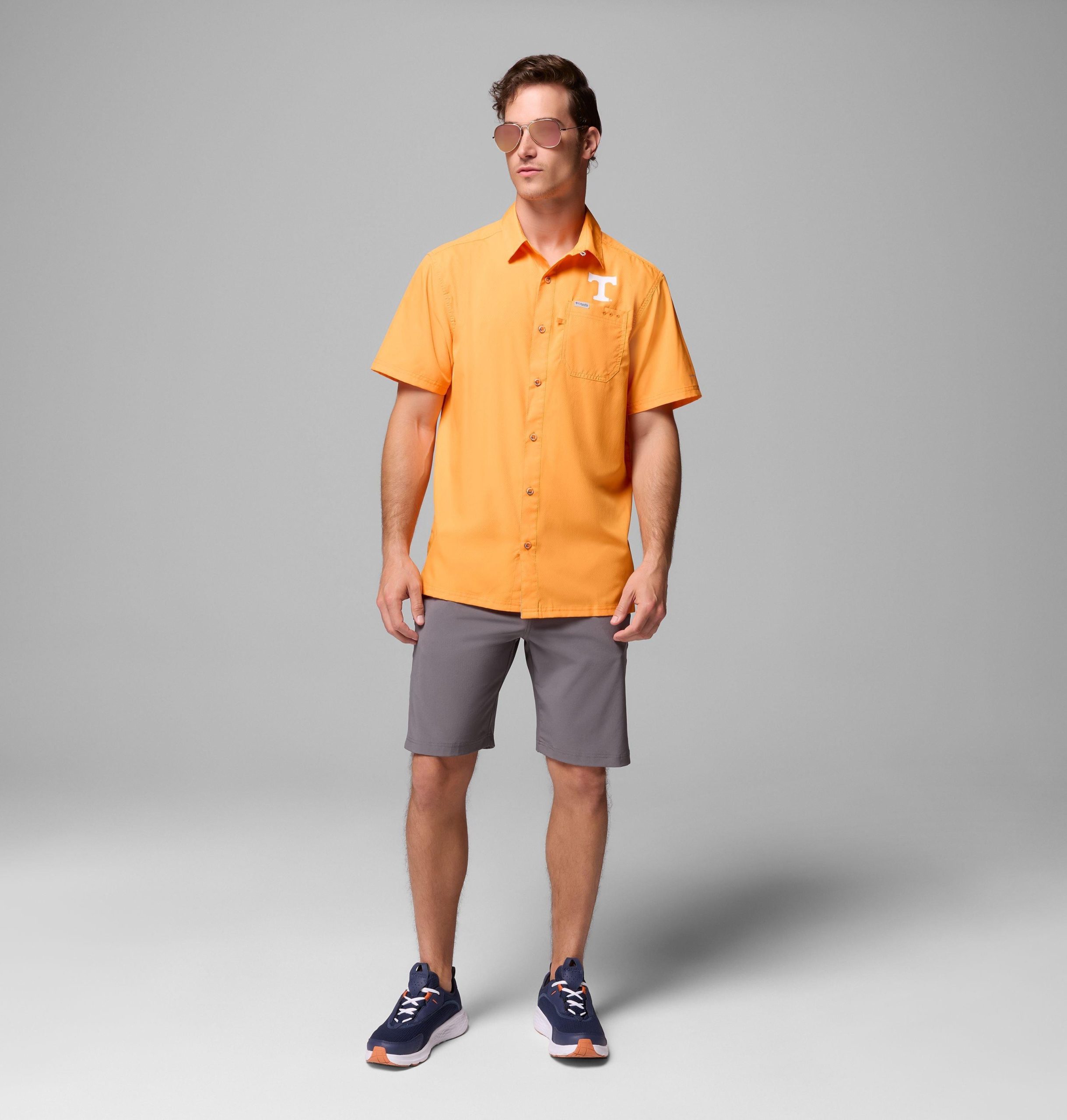 herre collegiate pfg slack tide camp-skjorte – tennessee
